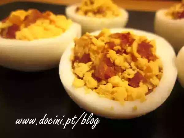 Receita Ovos recheados com linguiça