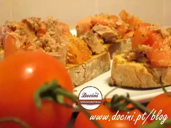 Receita Tiborna de salada de tomate e atum