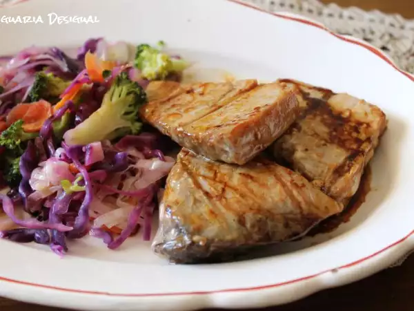 Receita Atum grelhado com legumes e emulsão de soja e gengibre