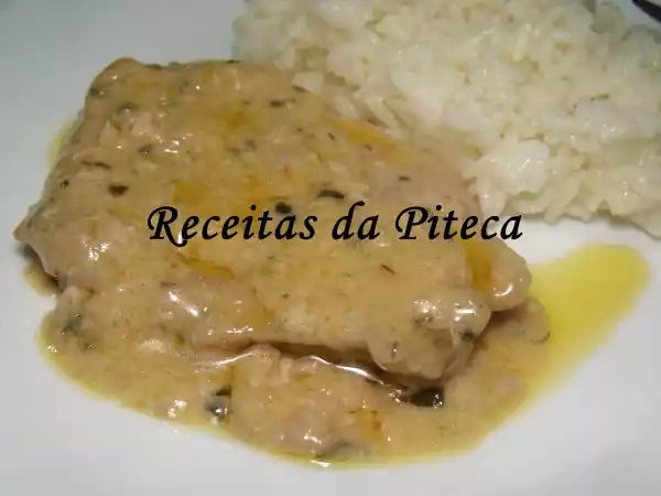 Receita Febras com molho de iogurte, frutos vermelhos e salva