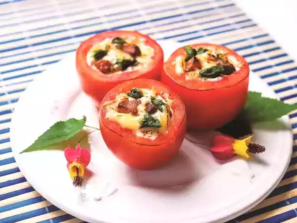 Receita Tomate recheado com mussarela, parmesão e orégano