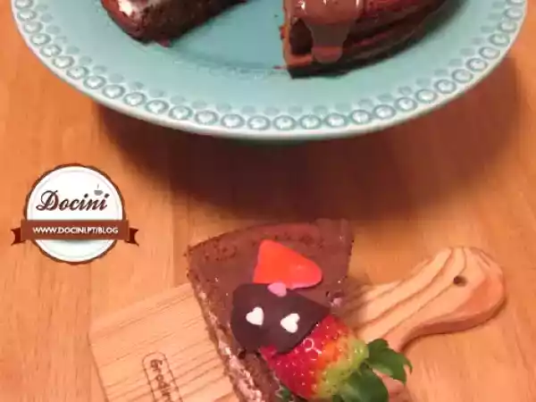 Receita Bolo amoroso – bolo de chocolate com recheio de mascarpone e morangos