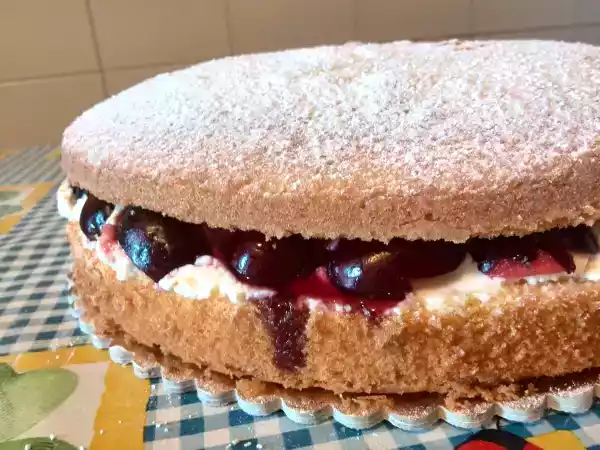 Receita Victoria sandwich com mascarpone e cerejas