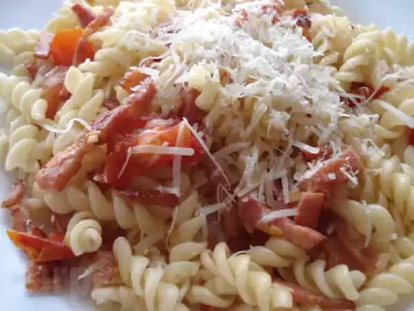 Receita Penne com molho de tomate-cereja e bacon