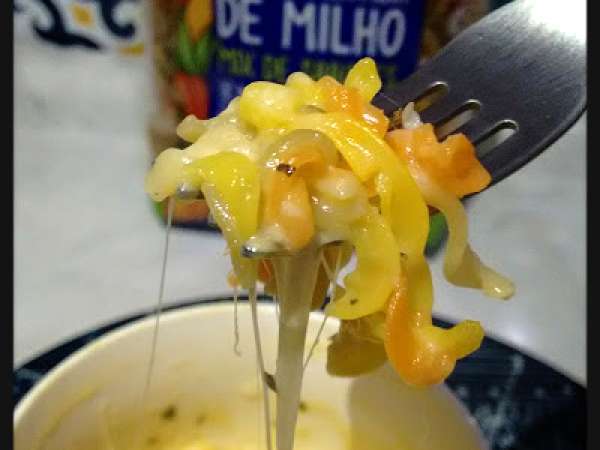 Receita Macarrão com queijo na caneca