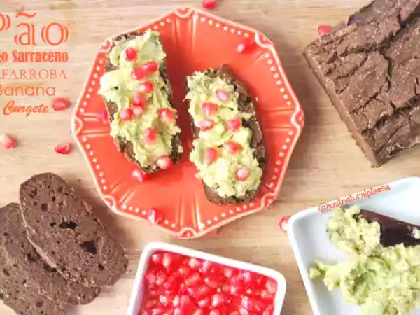 Receita Pão de trigo sarraceno, alfarroba, banana & curgete (sem glúten)