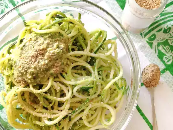 Receita Esparguete de curgete com molho pesto