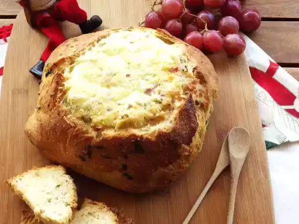 Receita Pão alentejano recheado com queijo, linguiça & bacon
