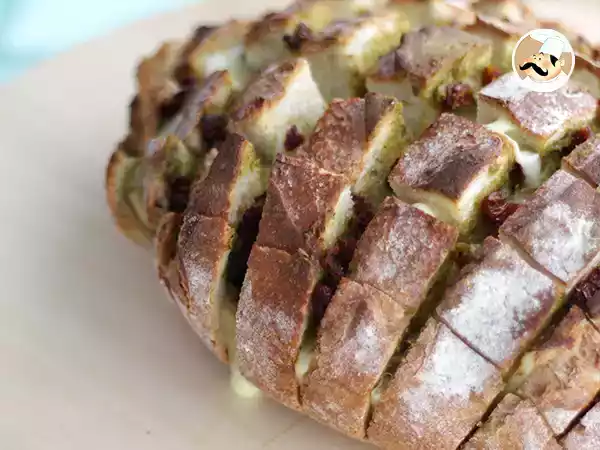 Receita Bola de pão com queijo e pesto