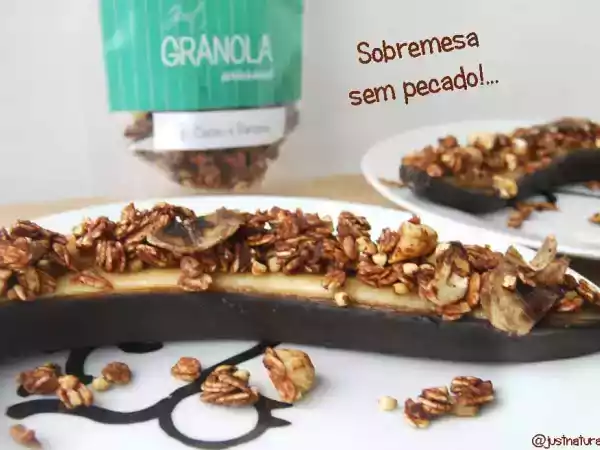 Receita Banana assada com granola (sobremesa saudável com 2 ingredientes)