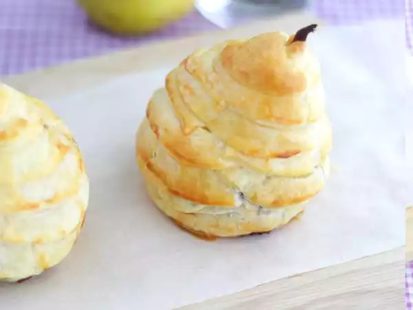 Receita Folhado de pêras com coração de chocolate