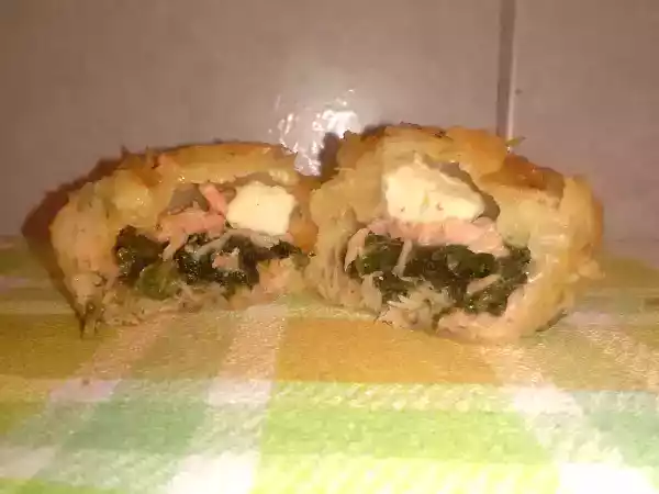 Receita Empadas de salmão fumado, espinafres e queijo feta