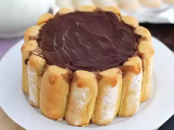 Receita Charlotte de chocolate fácil