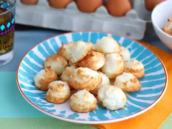 Receita Bolinhos de coco com 3 ingredientes: fáceis, rápidos e deliciosos
