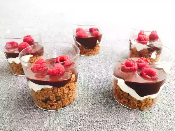 Receita Cheesecake de amora e chocolate negro num frasco