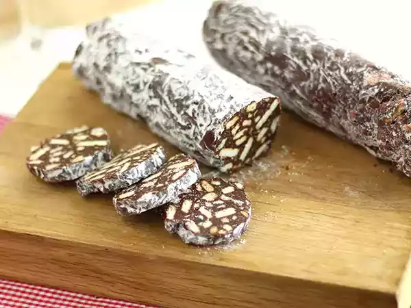 Receita Como fazer salame de chocolate perfeito: doce sem forno que todos adoram
