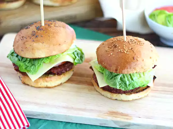 Receita Cheeseburger vegetariano de feijão vermelho