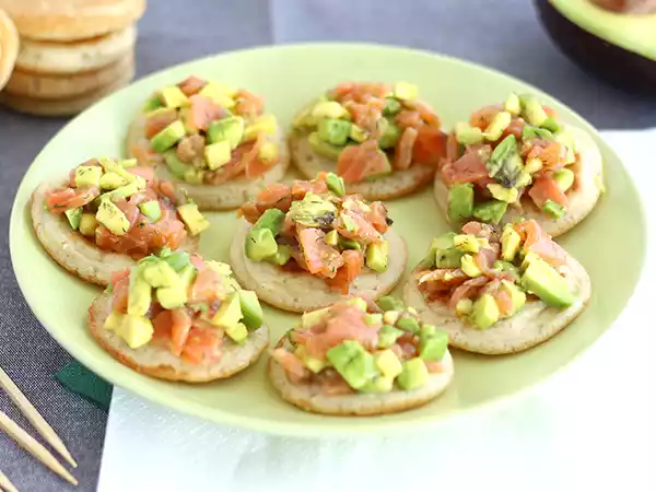 Receita Tostas/torradas com salmão e abacate