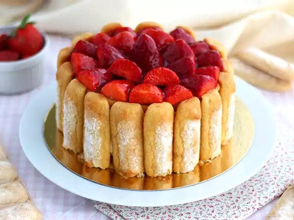 Receita Charlotte/charlote de morangos fácil e rápida