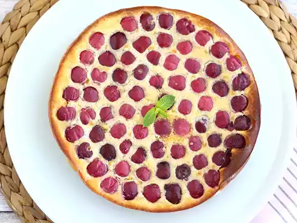 Receita Clafoutis de cereja, uma sobremesa francesa leve, sem gluten e com baixas calorias