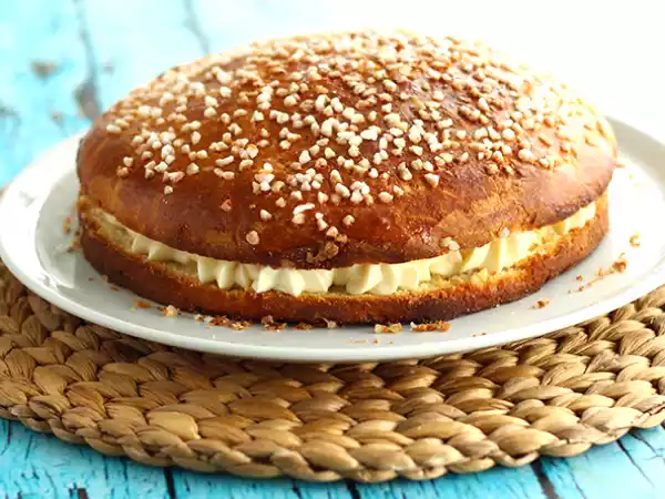 Receita Tarte tropézienne, um brioche recheado da cidade de saint-tropez
