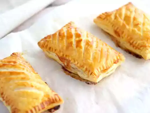Receita Folhados de queijo e presunto (travesseiros)