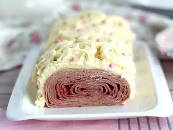 Receita Tronco de natal feito com crepes (sabor framboesa e chocolate branco)