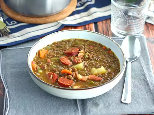 Receita Lentilhas à espanhola (feita com chouriço)