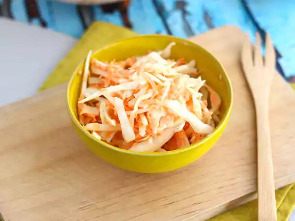 Receita Coleslaw (a salada americana de repolho e cenoura)