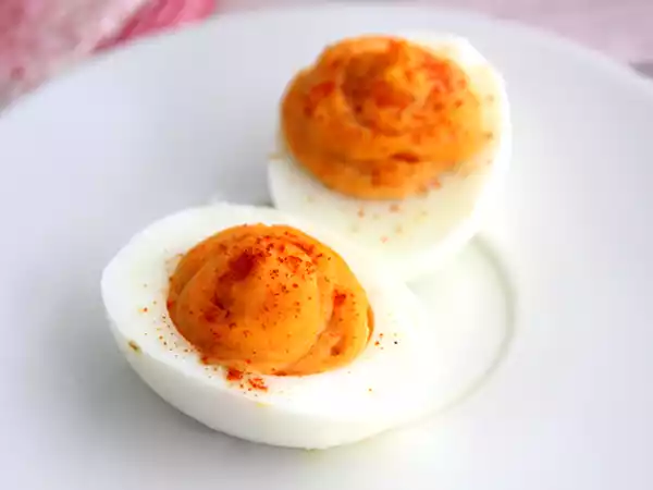 Receita Ovos mimosa, sabor páprica (colorau)