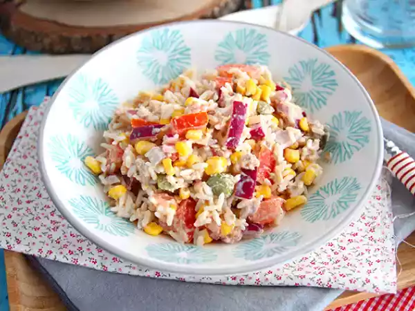 Receita Salada de arroz com atum e milho: fácil, econômica e deliciosa