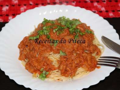 Receita Esparguete com molho de tomate, atum e mangericão