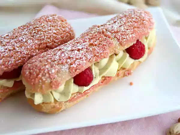 Receita Bomba de creme pistache e framboesa