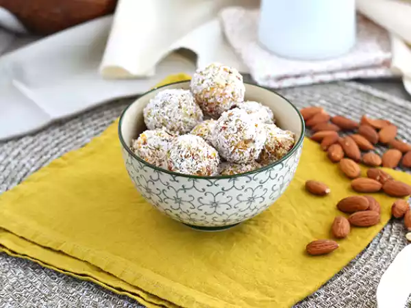 Receita Energy balls de damasco, chá verde e coco ralado (bolas energéticas)