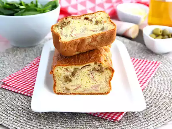 Receita Bolo de azeitonas verdes com queijo e presunto