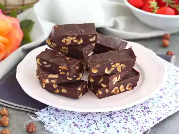 Receita Fudge de chocolate e avelãs