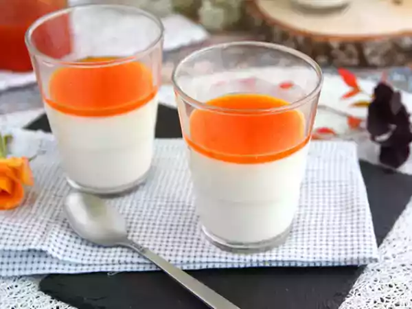 Receita Panna cotta de baunilha com coulis de damasco