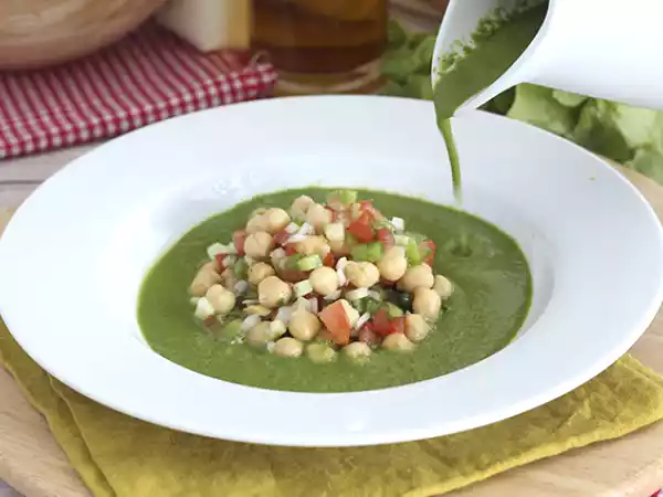 Receita Sopa de alface com salada de grão de bico