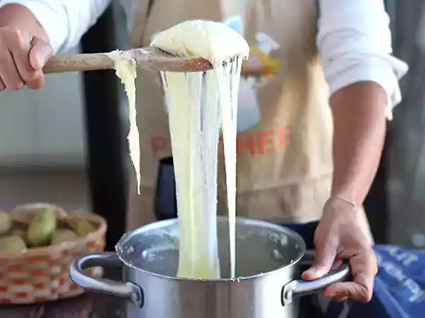 Receita Aligot - purê de batata com queijo