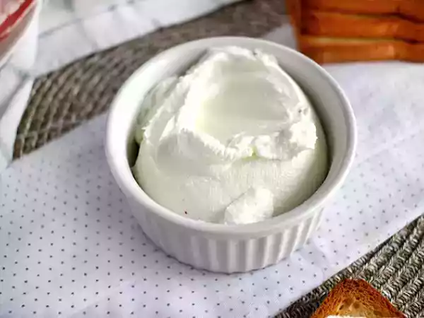 Receita Queijo tipo philadelphia caseiro (com 2 ingredientes)