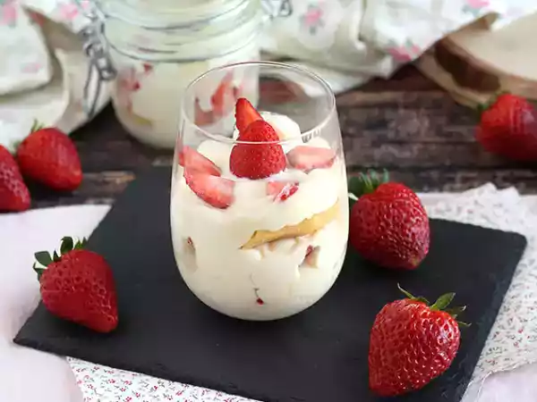 Receita Tiramisu de morango (mais fácil)
