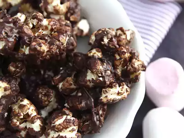 Receita Pipoca doce de chocolate e marshmallow