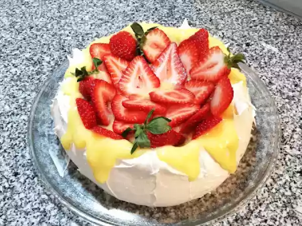 Receita Pavlova com lemon curd e morangos