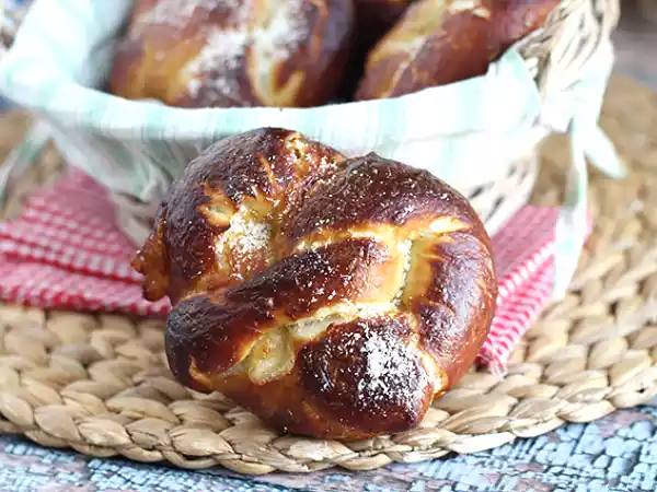 Receita Pretzels (bretzels) de mozzarella e alecrim
