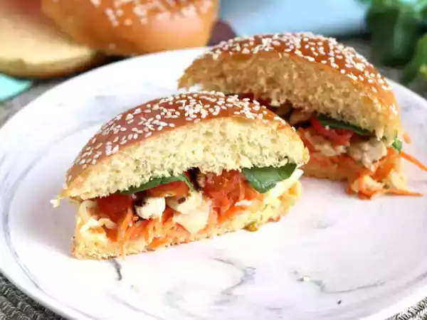 Receita Sanduíche de frango marinado com salada