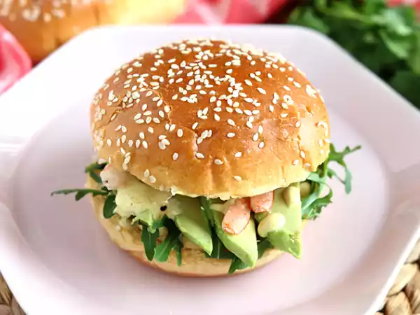 Receita Sanduíche de camarão, abacate e coentro