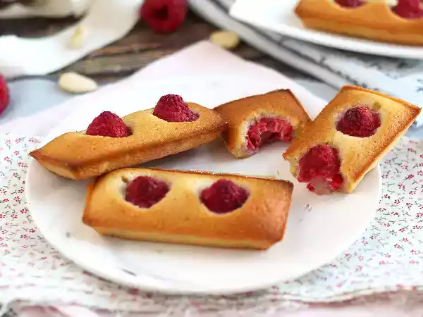Receita Bolo de claras, amêndoas e framboesas (financier)