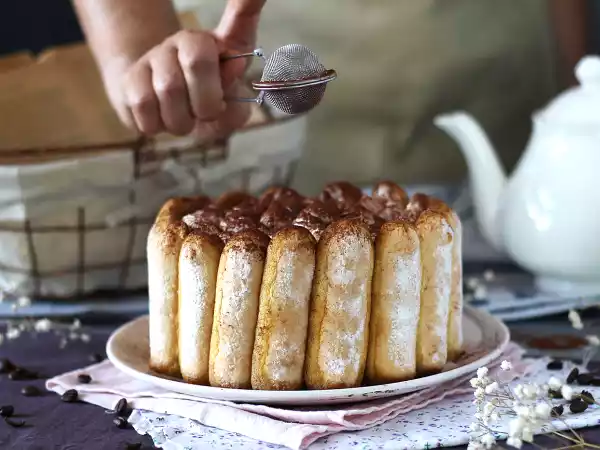Receita Charlotte de tiramisu sem ovos