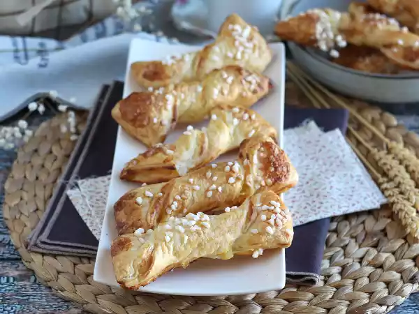 Receita Torcidos folhados e recheados com creme pasteleiro