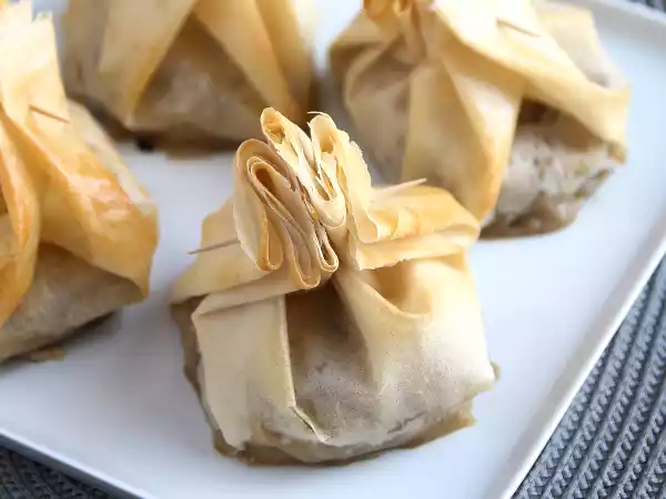 Receita Trouxinhas crocantes de cogumelo, queijo e pêras